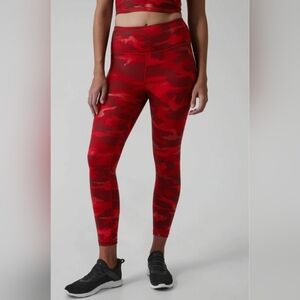 Athleta Elation Train Luxe Red Camo Printed 7/8 Leggings Size Medium